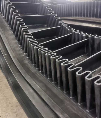 acheter Black Corrugated Sidewall Conveyor Belt for Large Inclination Transportation online manufacture