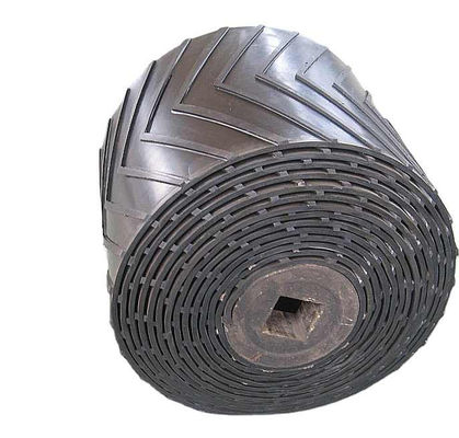 Ceintures de convoyeur en caoutchouc à motif herringbone pour le transport de matériaux lisses